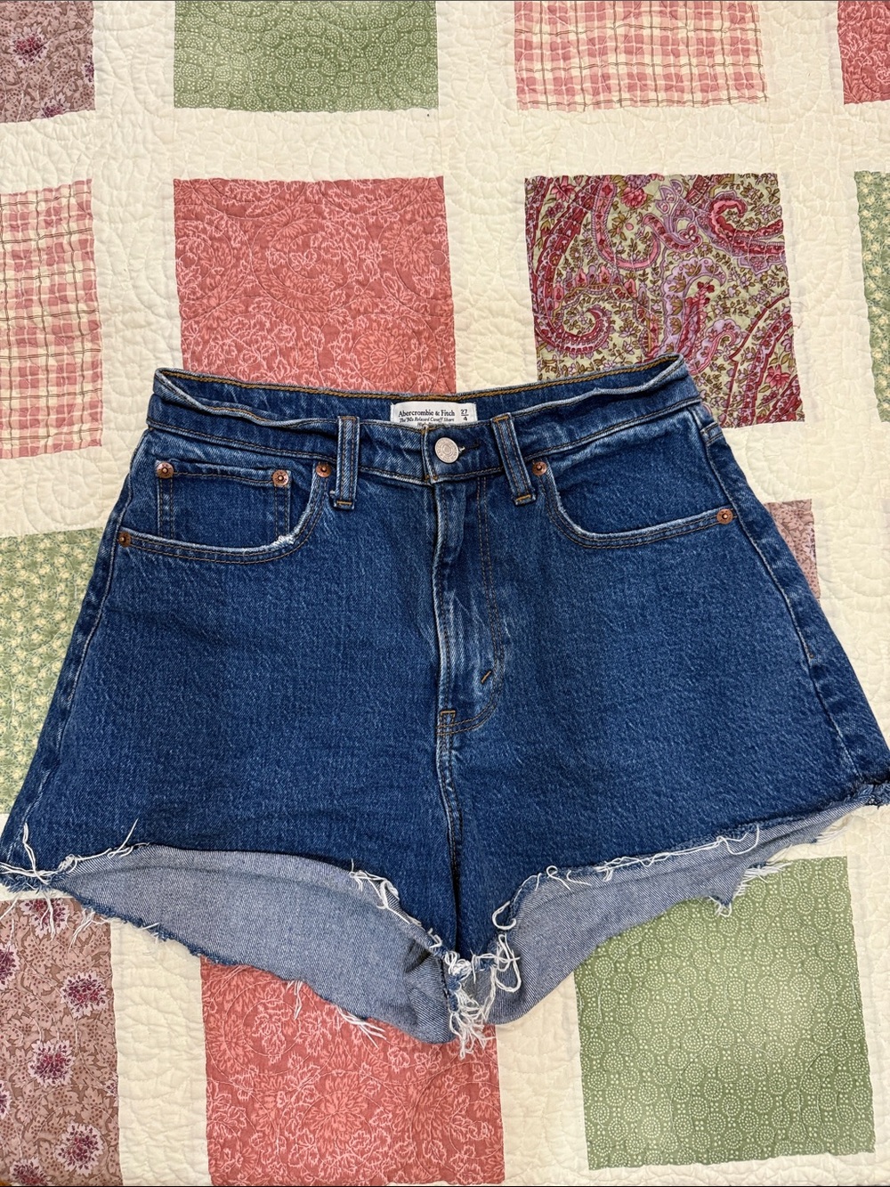 A&F Curve Love The 90’s Relaxed Cut Off Shorts High Rise